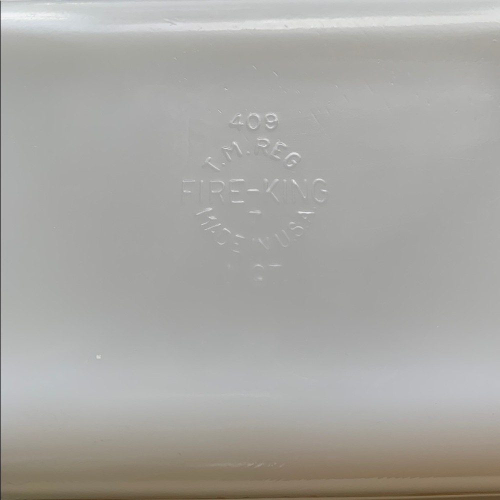 Vintage Fire King Sheaves of Wheat Casserole Dish - Picture 4 of 5